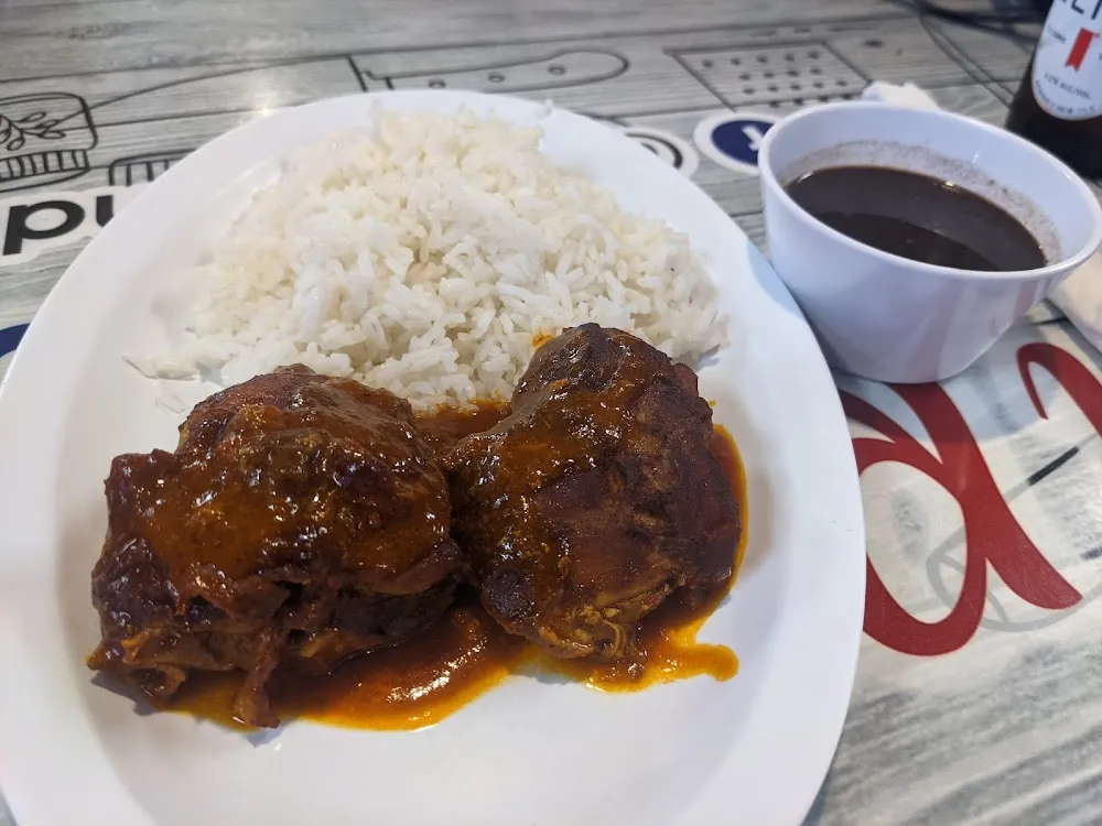 Arroz Con Pollo Guisado